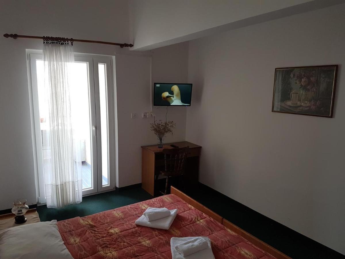 Bed And Breakfast Miramar Starigrad Paklenica Dış mekan fotoğraf